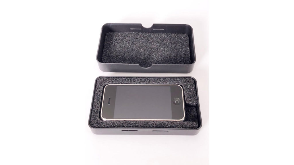 İlk iPhone prototipi olduğu iddia edilen cihaz eBay'da! 