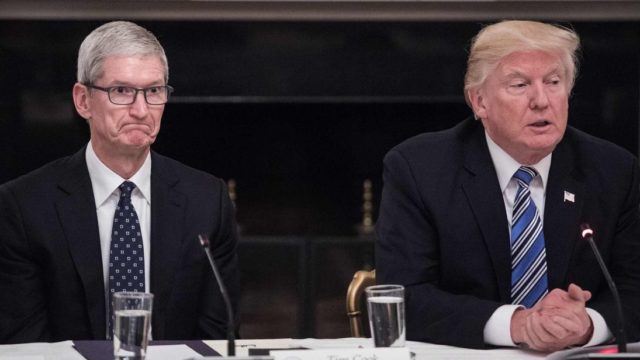 Apple Tim Cook ve Donald Trump