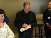 Steve Jobs’un imzaladığı disk için dudak uçuklatan fiyat