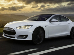 Tesla CarPlay Desteği İçin Beklenen Tarih Ertelendi