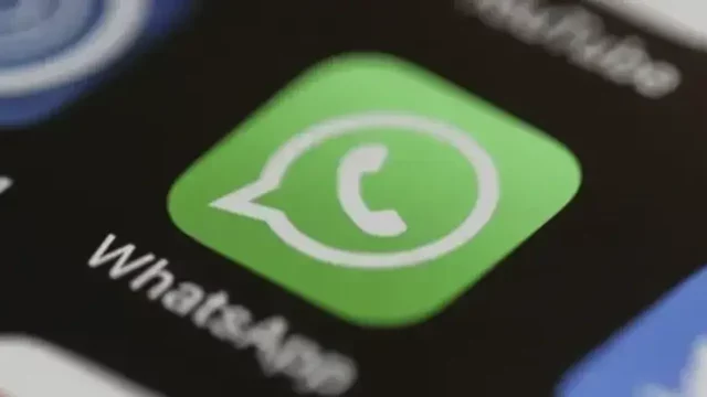 WhatsApp Liquid Glass