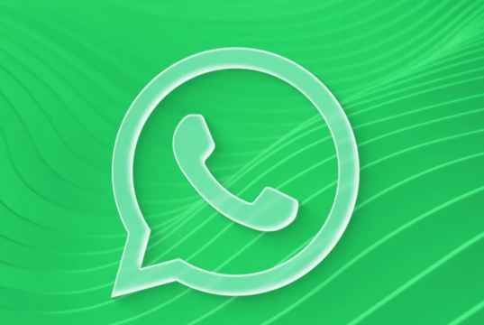WhatsApp Liquid Glass tasarımı