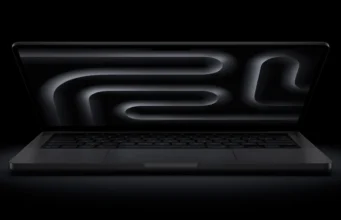 Açık kapaklı, uzay siyahı M6 çipli 14 inç MacBook Pro