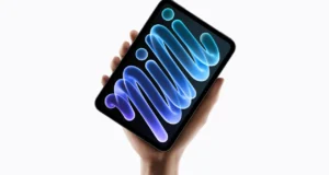 Elde tutulan yeni OLED iPad mini'nin ekranı