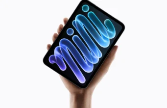 Elde tutulan yeni OLED iPad mini'nin ekranı